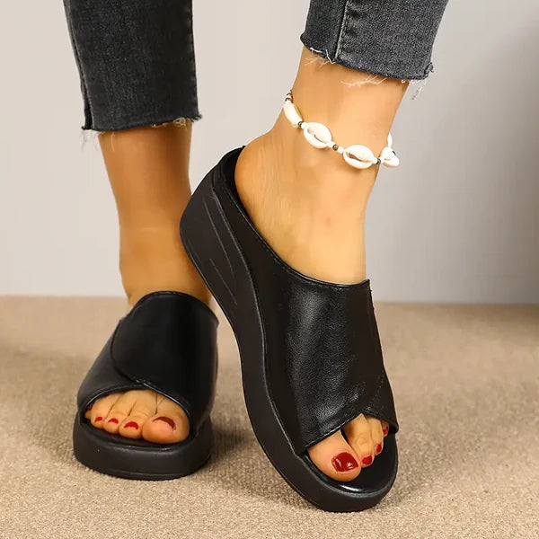 Monarch – Women’s Mule NoirLift™ – Elegant Comfort