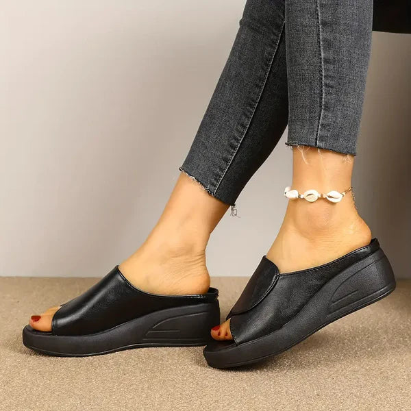 Monarch – Women’s Mule NoirLift™ – Elegant Comfort