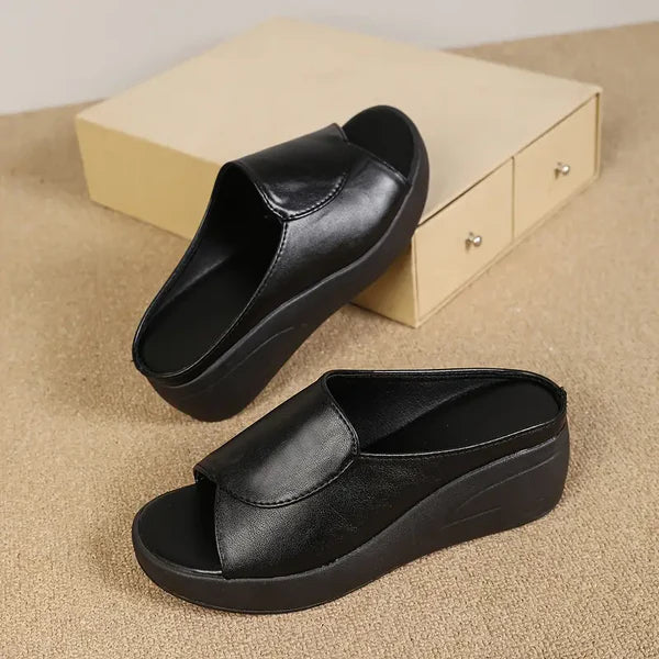 Monarch – Women’s Mule NoirLift™ – Elegant Comfort