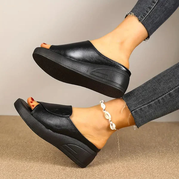 Monarch – Women’s Mule NoirLift™ – Elegant Comfort