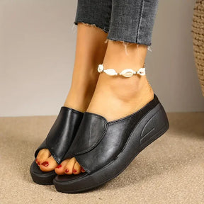 Monarch – Women’s Mule NoirLift™ – Elegant Comfort